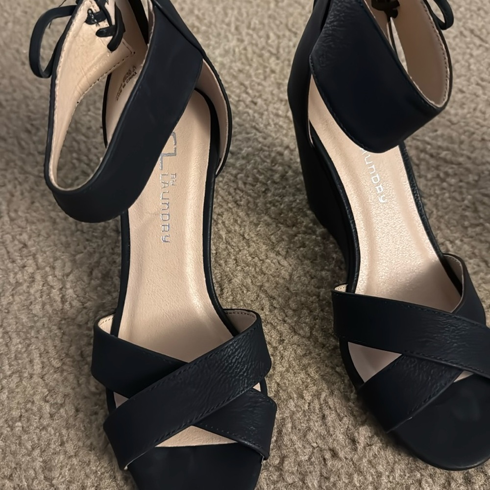 Chinese Laundry, wedge heel sandals, black, size 6